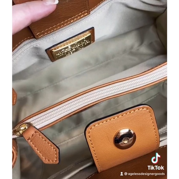 NWT Authentic VALENTINO By Mario Valentino Gold Chain Ladies Crossbody/ Tote Bag - Picture 2 of 15